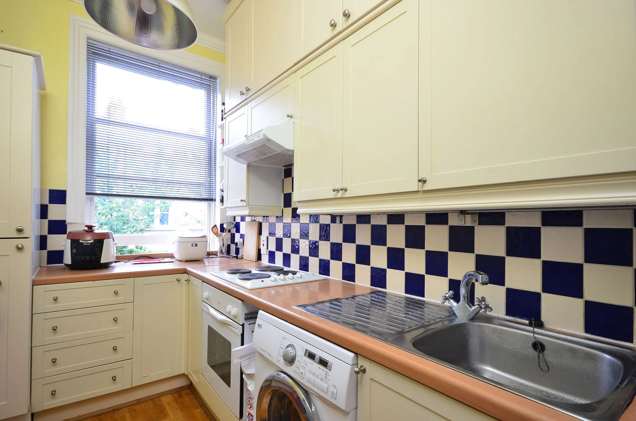 Flat Sulgrave Road in Greater London
