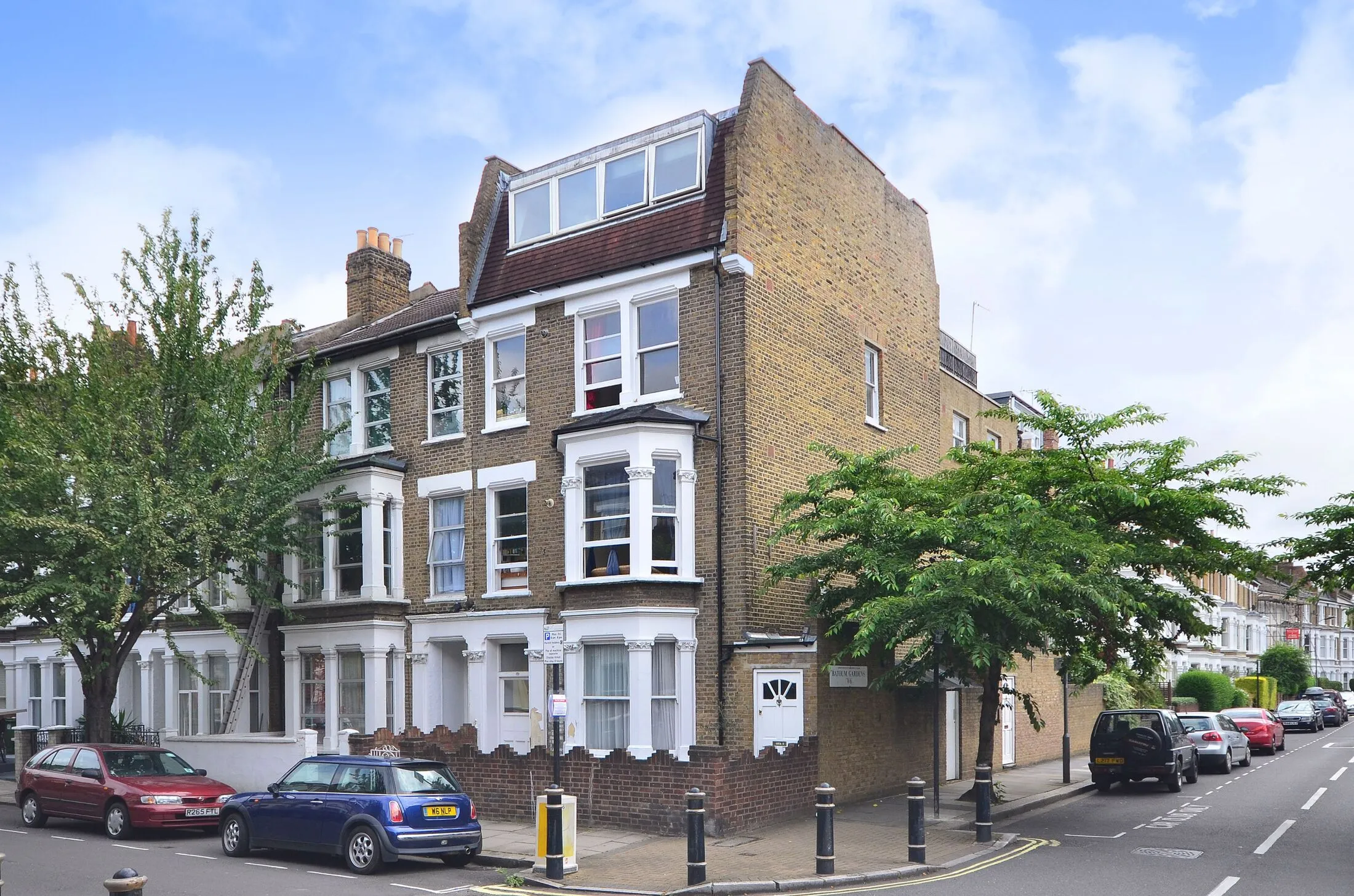 Flat Sulgrave Road in Greater London