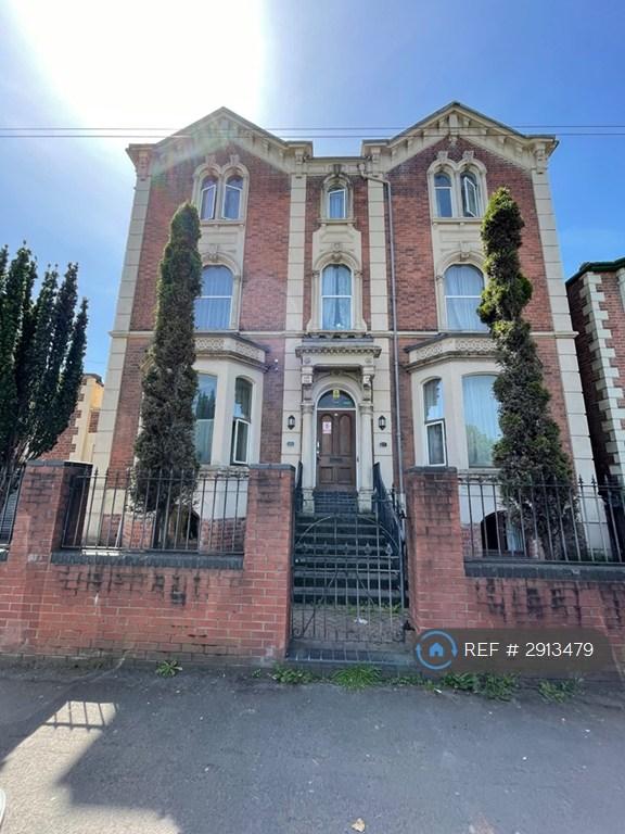 Room Sollars Close in Hereford