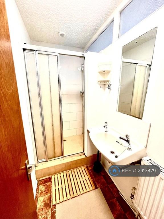 Room Sollars Close in Hereford