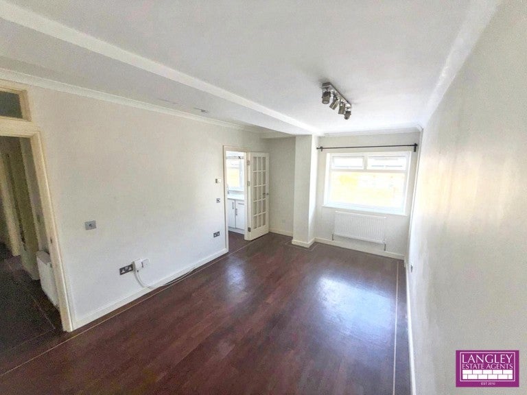 Flat London Road in Greater London