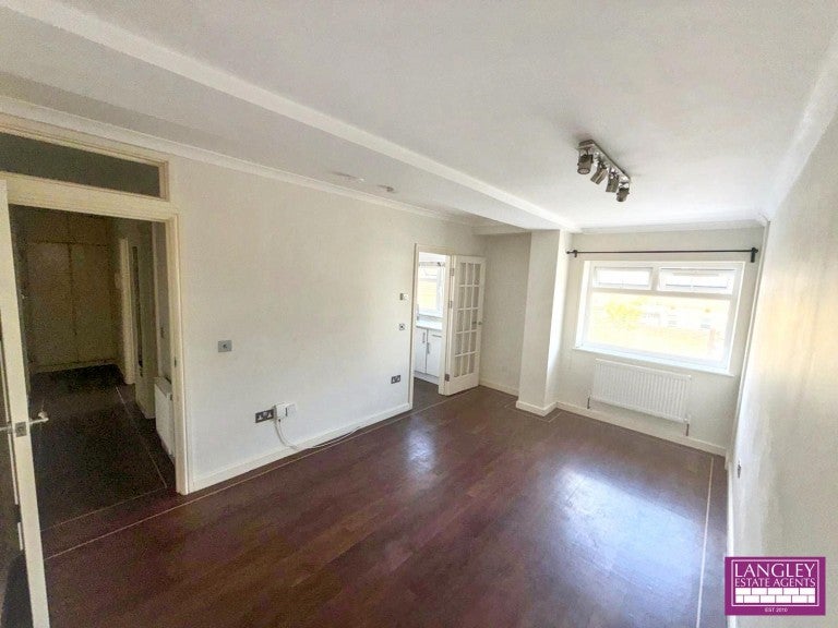 Flat London Road in Greater London