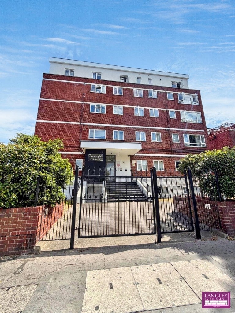 Flat London Road in Greater London