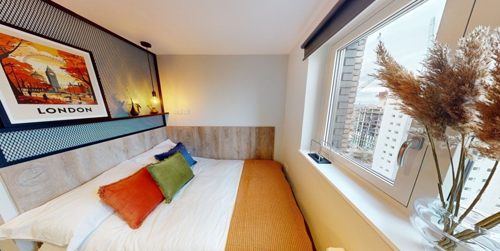 Room Ilderton Road in Greater London