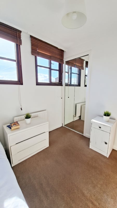 Room London Road in Greater London