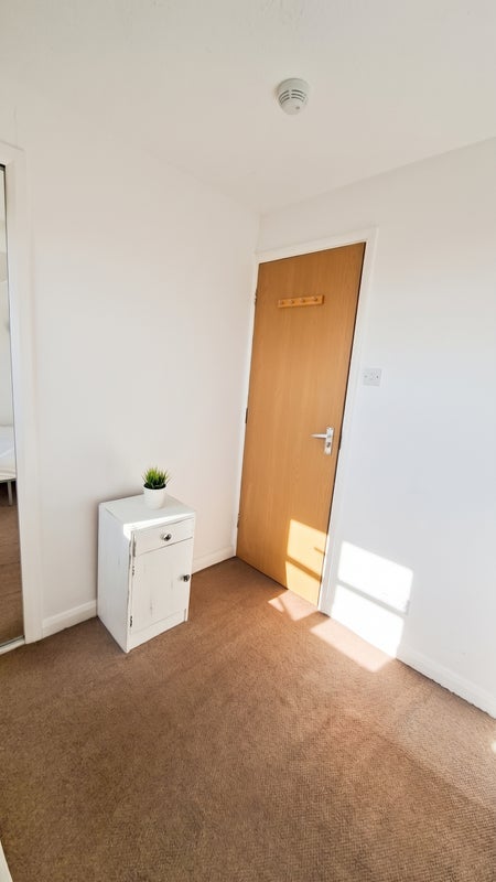 Room London Road in Greater London