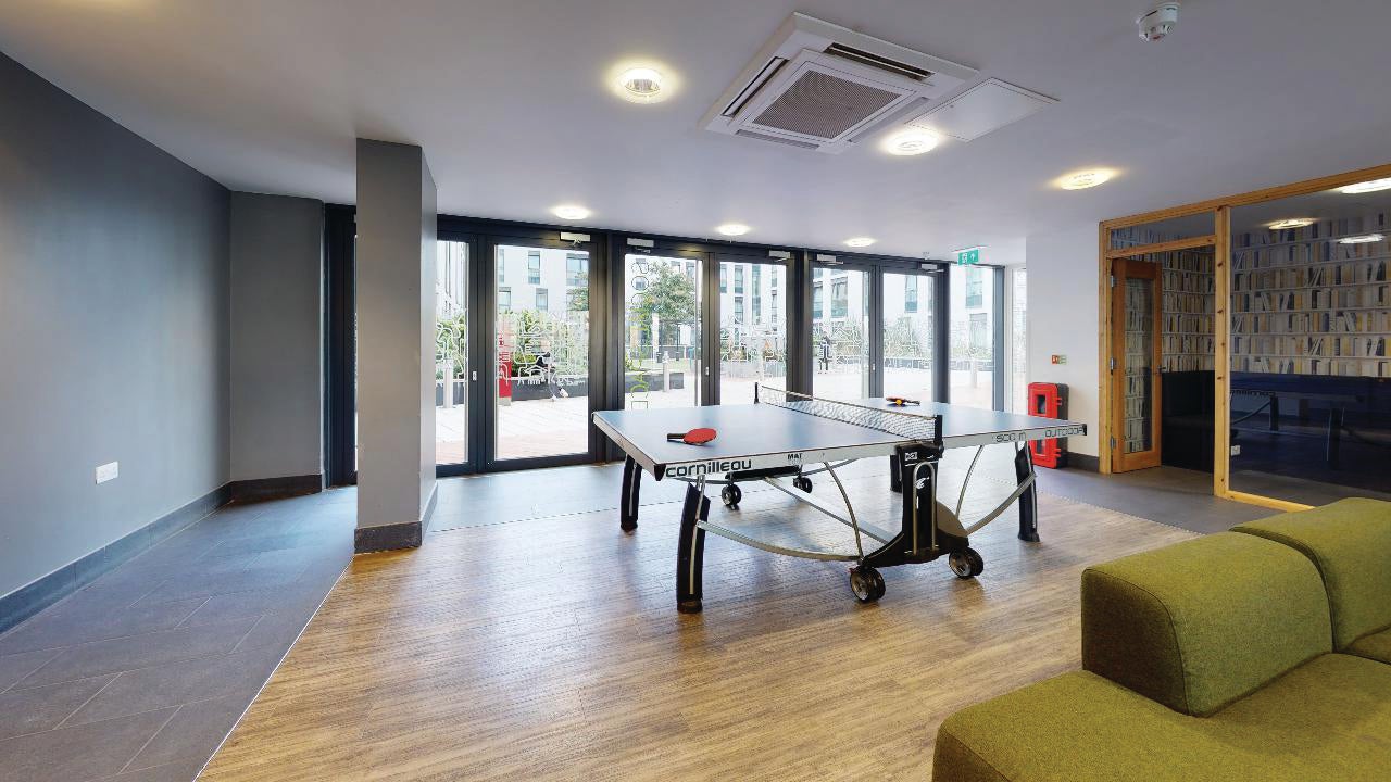 Room Lakeside Way in Greater London
