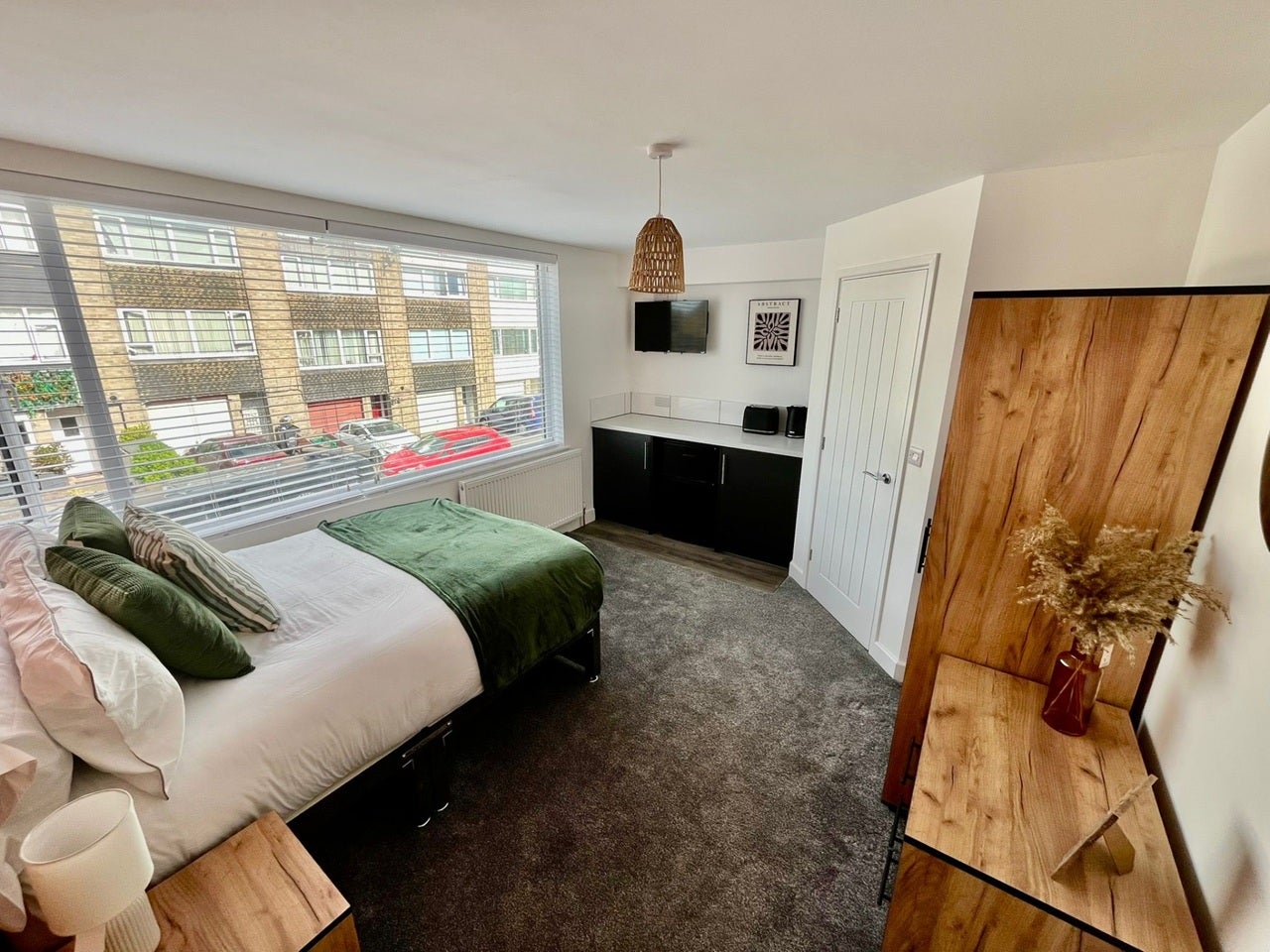 Room Carron Close in Corby