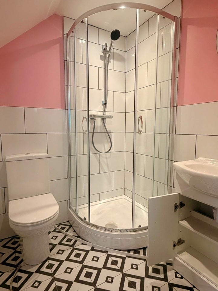 Room Carron Close in Corby
