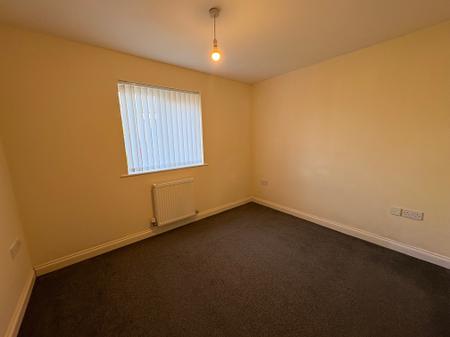 Flat Oakley Road in Corby