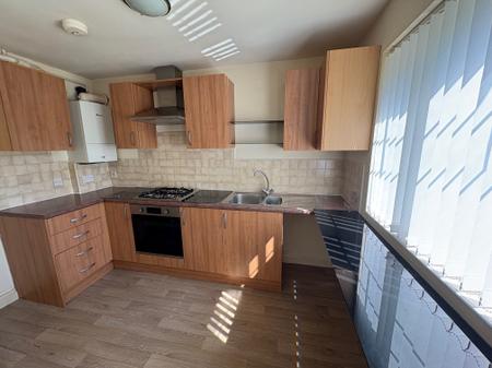 Flat Oakley Road in Corby