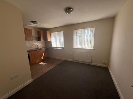 Flat Oakley Road in Corby