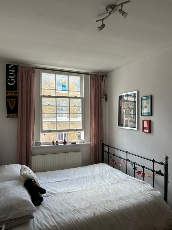 Room Sanford Lane in Greater London