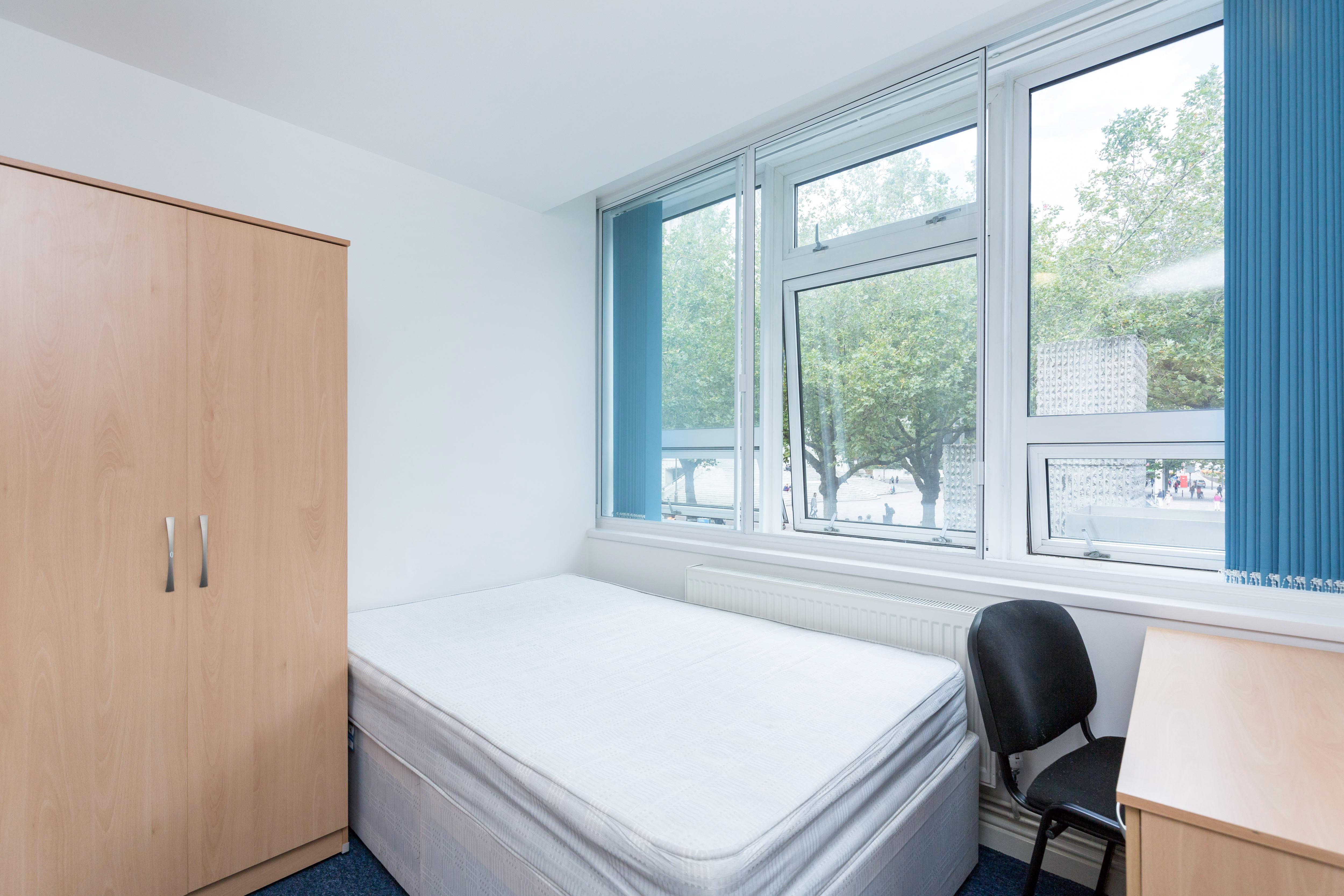 Room Guildhall Walk in Portsmouth