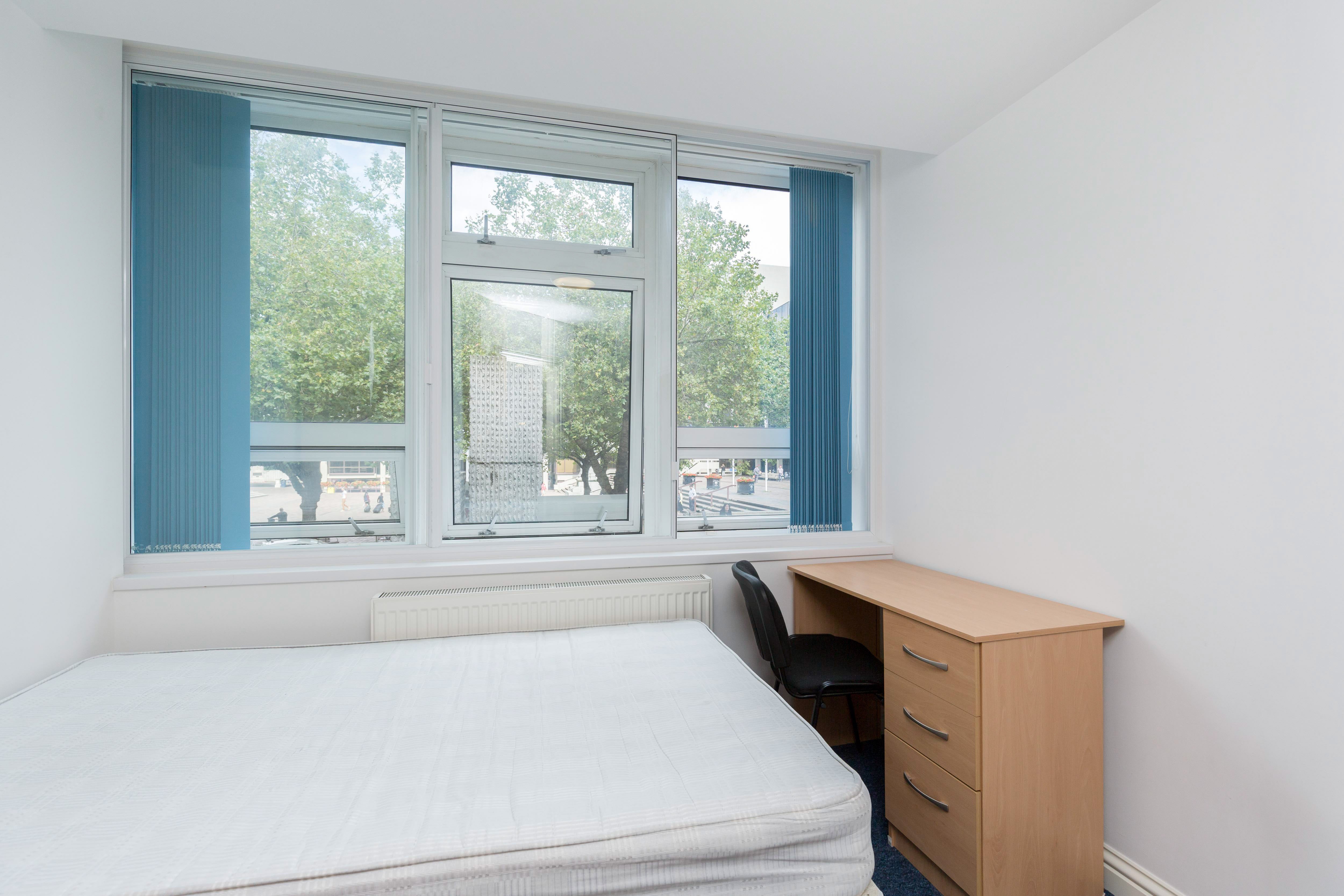 Room Guildhall Walk in Portsmouth