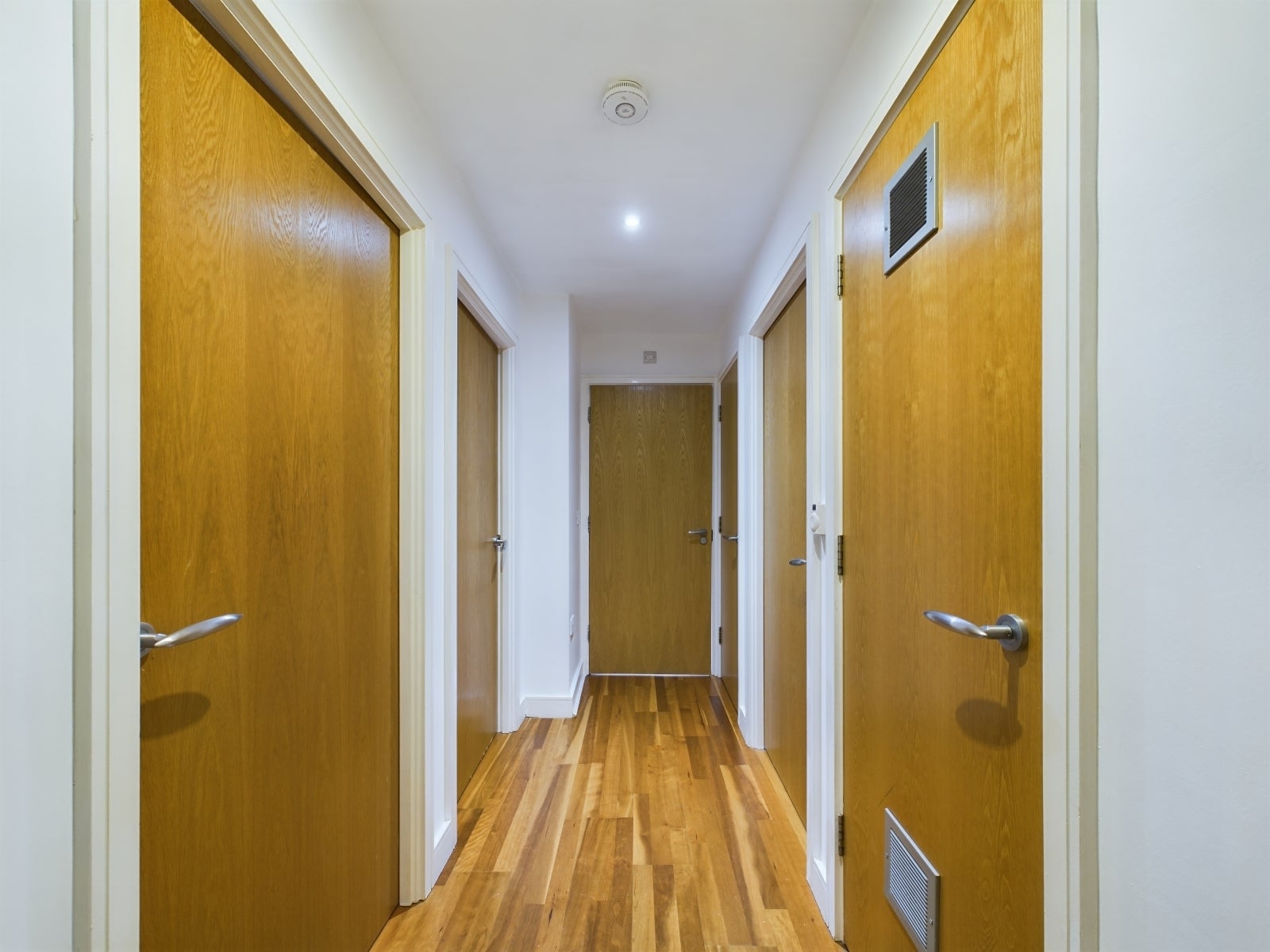 Flat Hithe Grove in Greater London