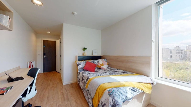Room Lett Road in Greater London