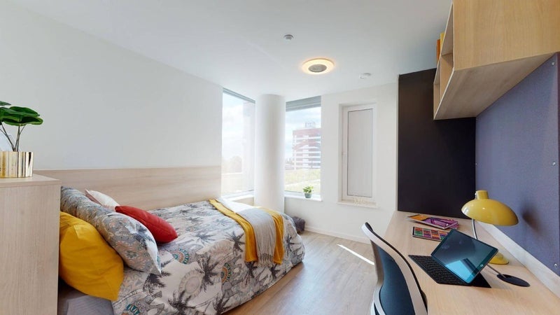 Room Lett Road in Greater London