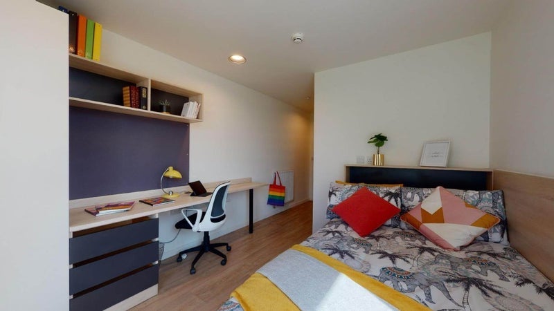 Room Lett Road in Greater London