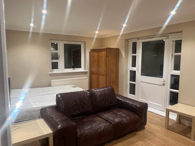 Room Brickfield Road in Greater London