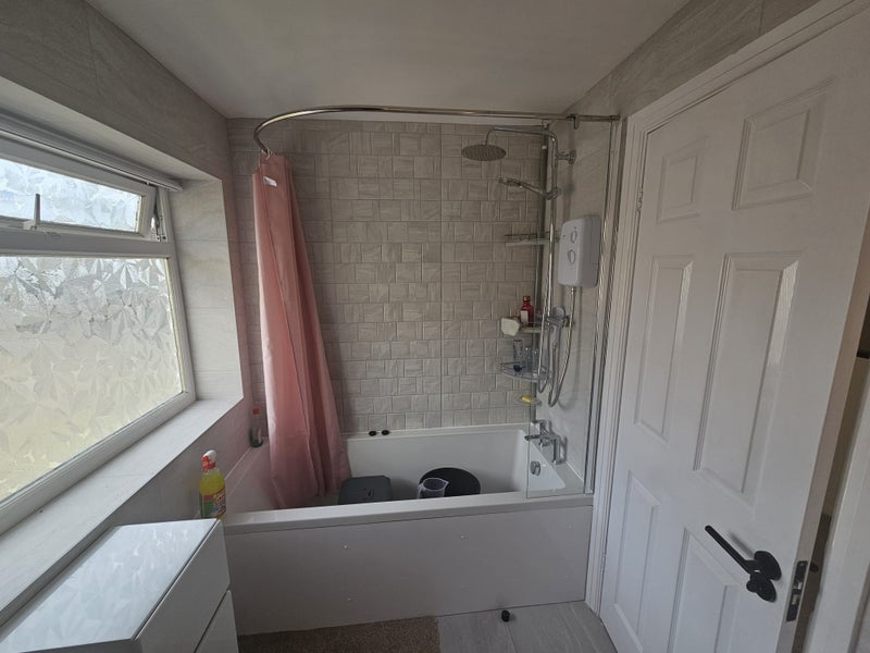 Room Martin Rise in Metropolitan Borough of Solihull