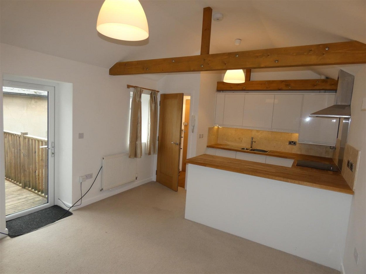 Flat Surrey Street in Arun