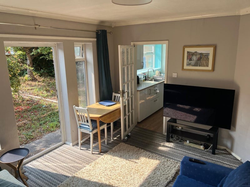 Room Vale Crescent South in Nottingham