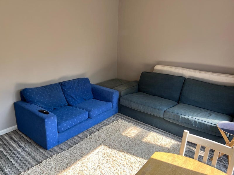 Room Vale Crescent South in Nottingham