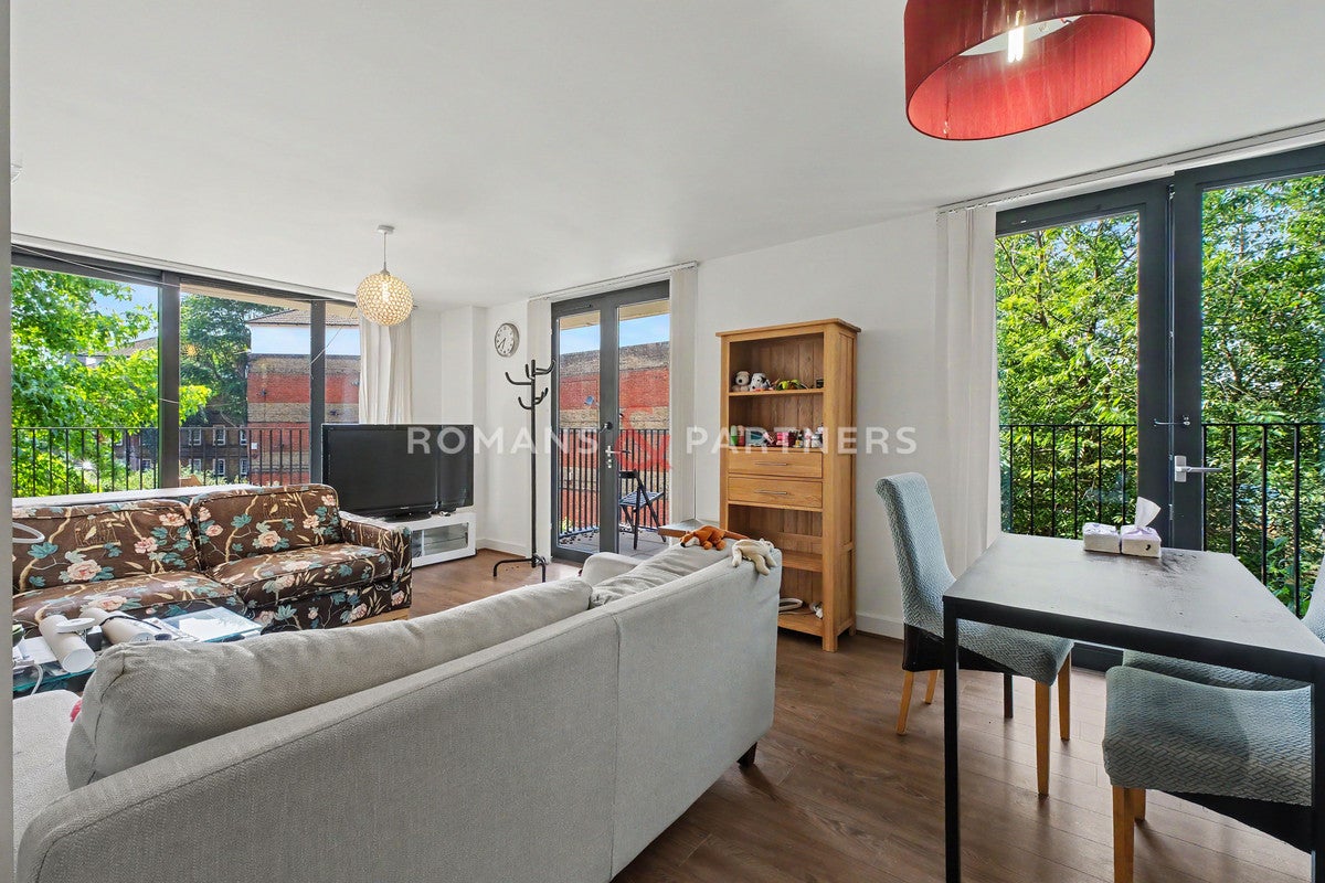 Flat Needleman Street in Greater London