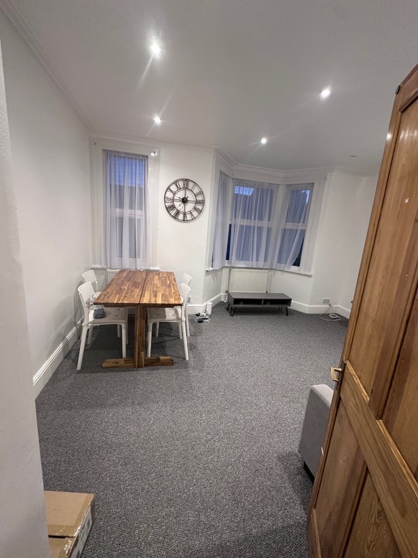 Room Silvermere Road in Greater London
