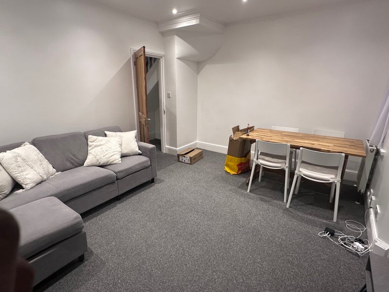 Room Silvermere Road in Greater London