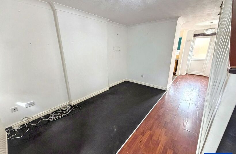 House Holly farm Close in Caddington