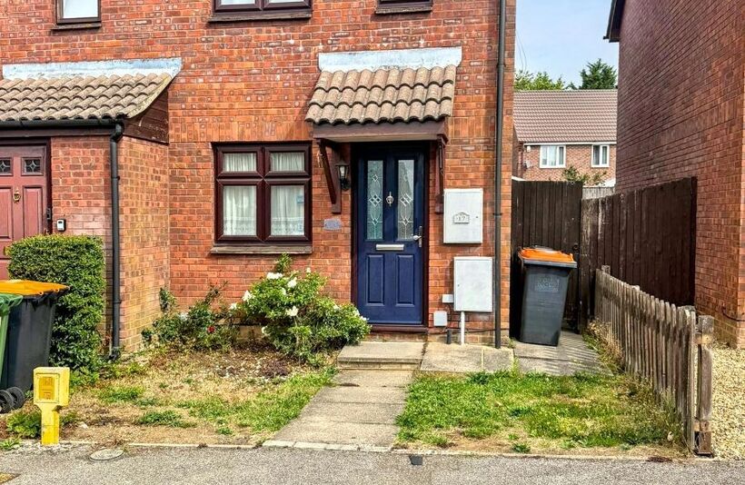 House Holly farm Close in Caddington