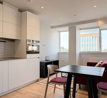 Flat Olympic Way in Greater London