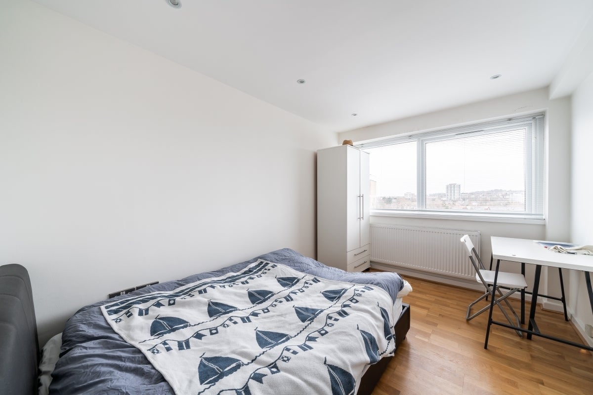 Flat Willesden Lane in Greater London