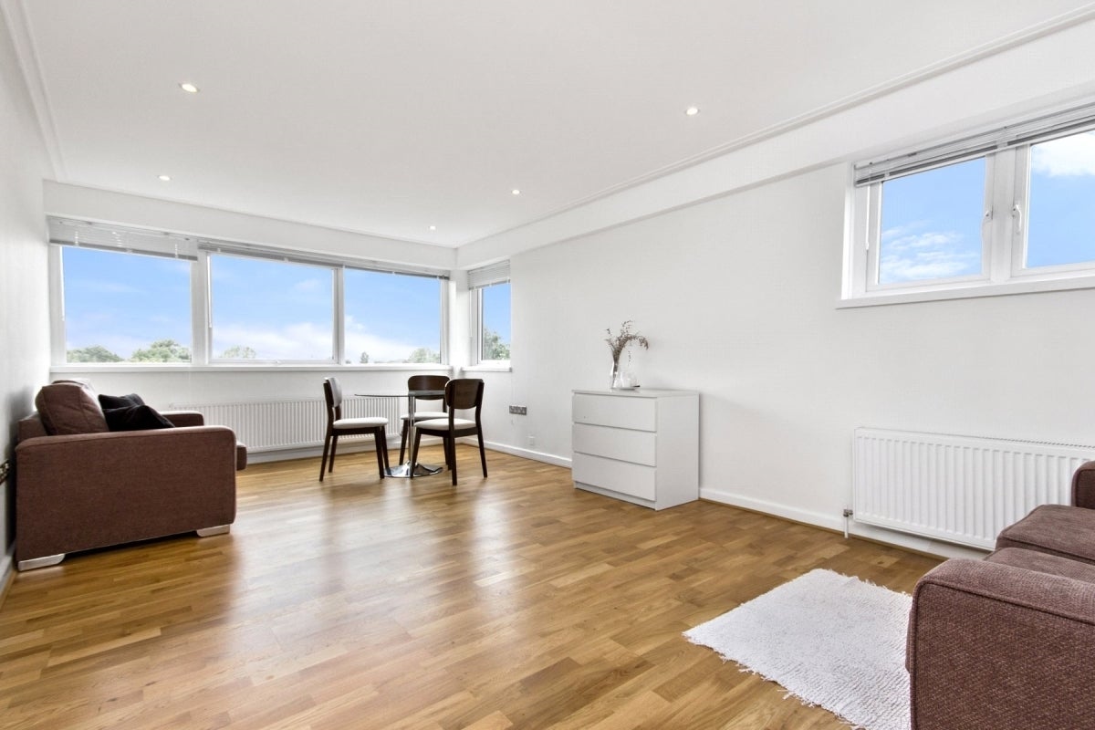 Flat Willesden Lane in Greater London