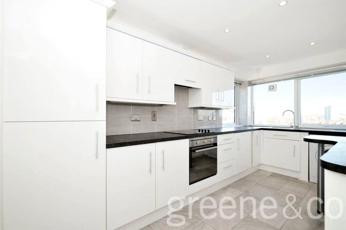 Flat Willesden Lane in Greater London