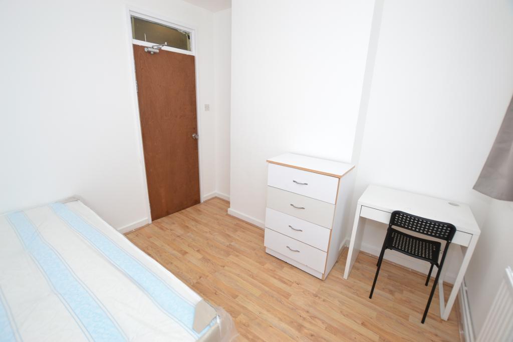 Room Beccles Street in Greater London