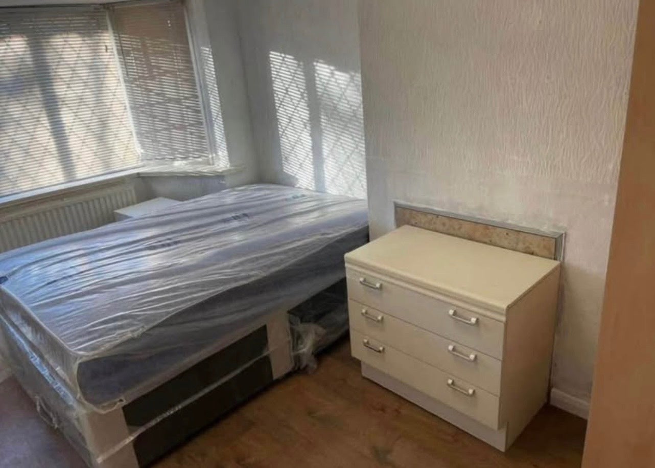Room Hathersage Road in Birmingham
