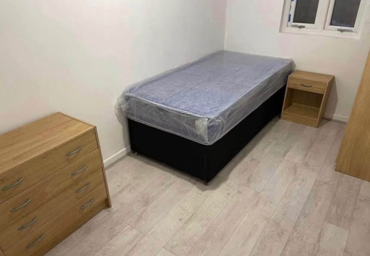 Room Hathersage Road in Birmingham