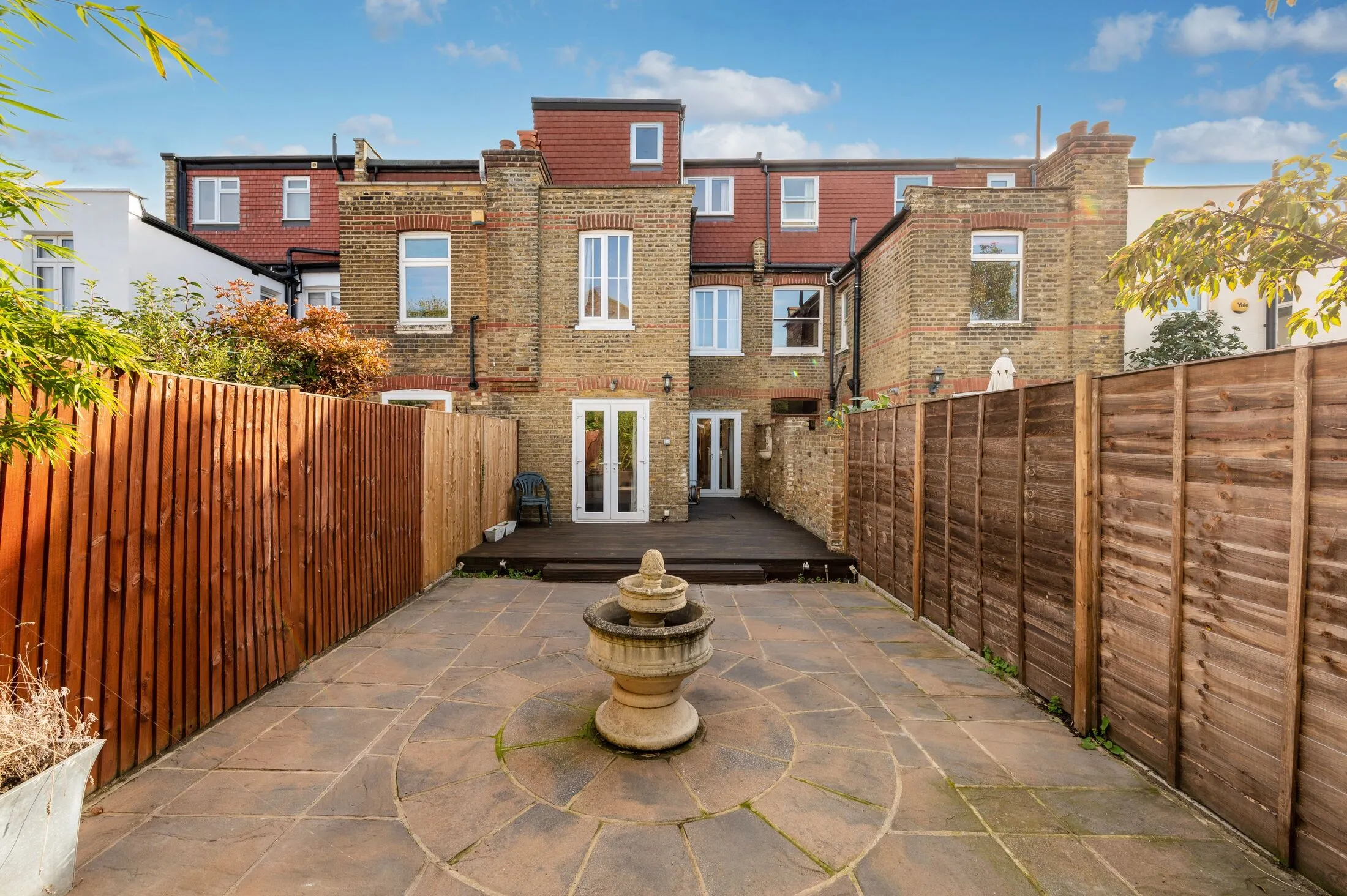 House Northcote Road in Greater London
