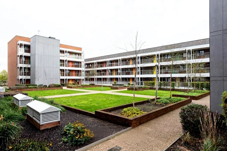 Flat Avebury Boulevard in Milton Keynes