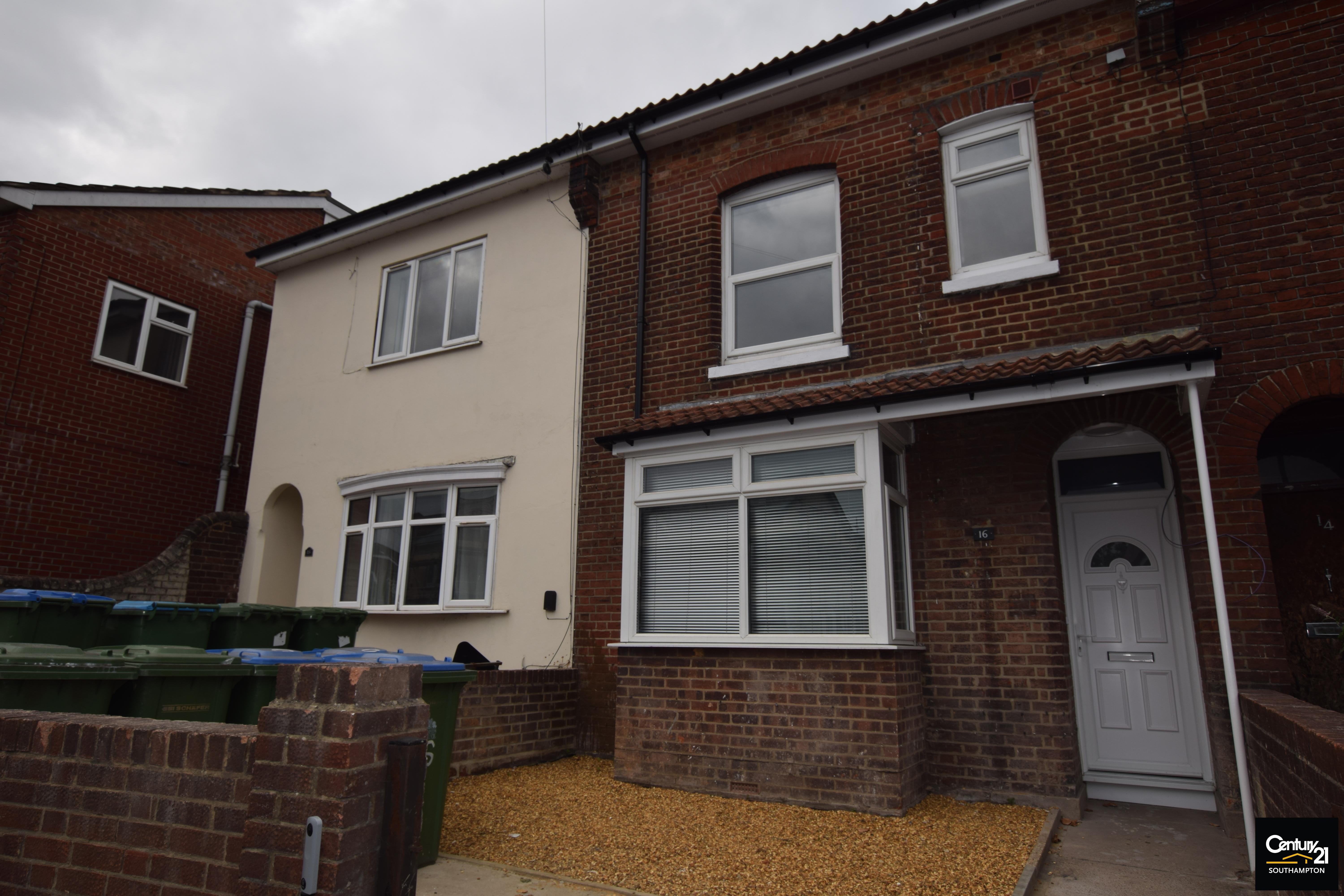 House Lodge Road in Southampton