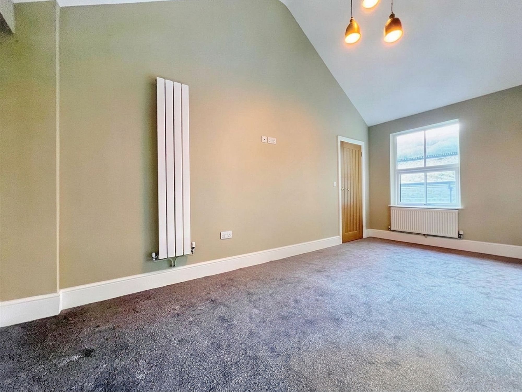 Flat North Parade in Derbyshire Dales