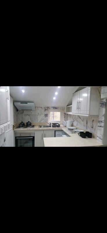 Room Dorset Road in Greater London