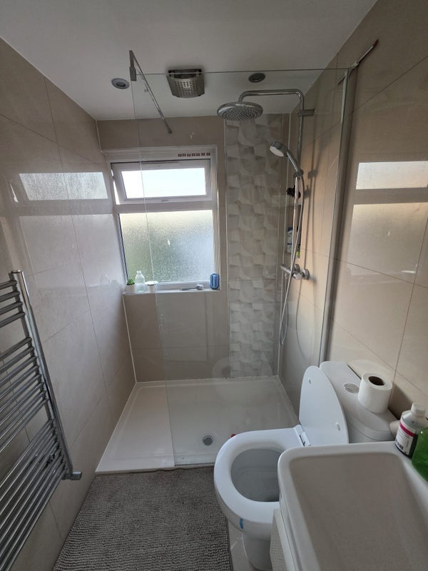 Room Hill Road in Greater London