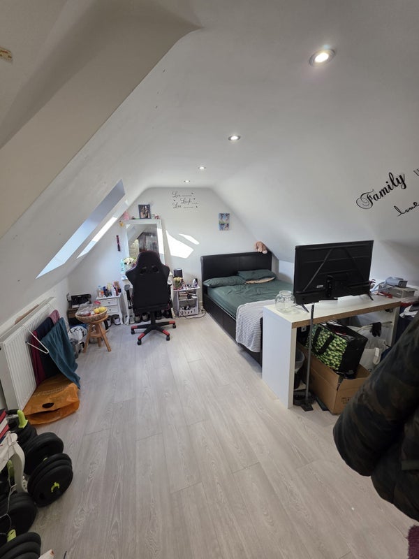 Room Hill Road in Greater London