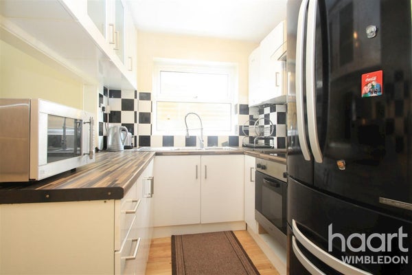 Flat Hartfield Road in London