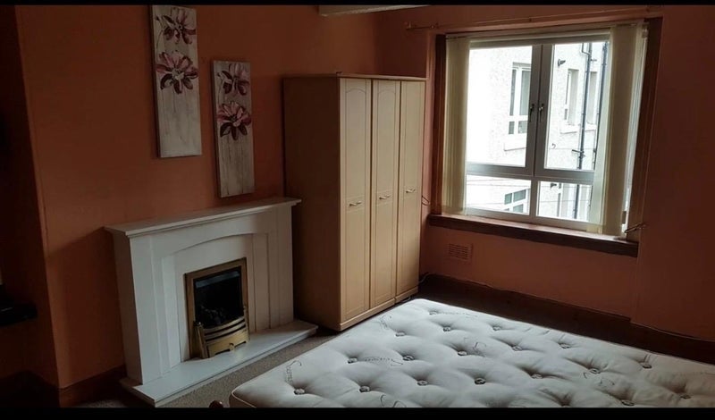 Room Bunessan Street in Glasgow