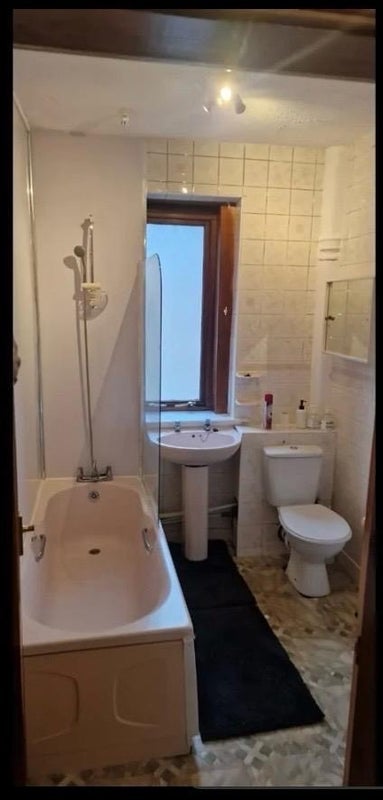 Room Bunessan Street in Glasgow